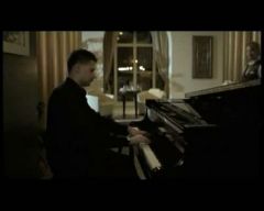 Кадр из видео ролика "Ризеншнауцера себе нашла!.."