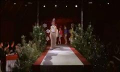 Кадр из видео ролика "Haute Couture!"