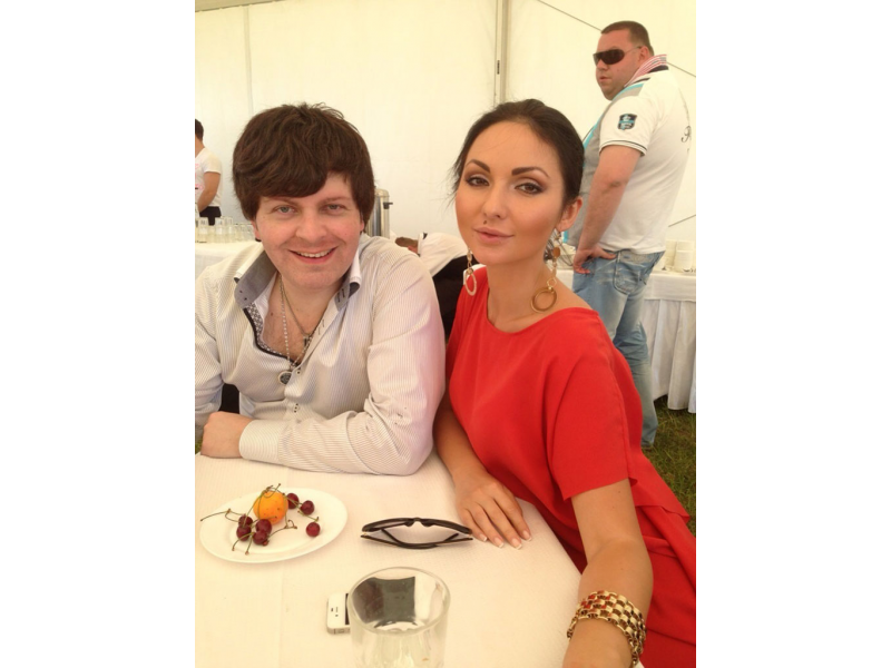 Together with singer Mirra Gold.